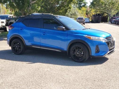 2022 Nissan Kicks SR