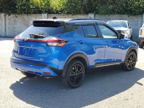 2022 Nissan Kicks SR