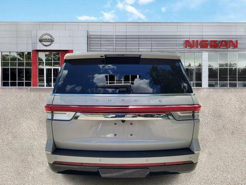 CERAMIC PEARL 2022 Lincoln Navigator Reserve