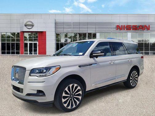 CERAMIC PEARL 2022 Lincoln Navigator Reserve