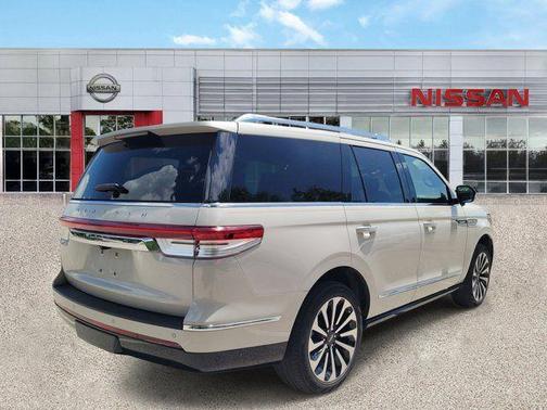CERAMIC PEARL 2022 Lincoln Navigator Reserve
