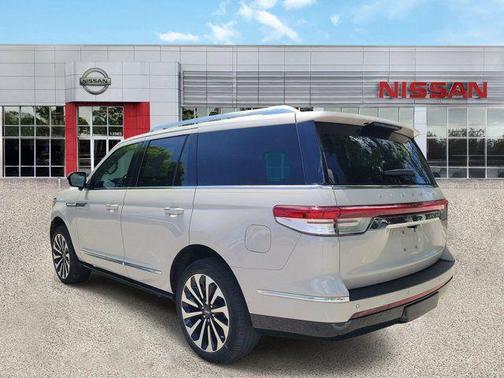 CERAMIC PEARL 2022 Lincoln Navigator Reserve