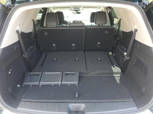 2025 Nissan Pathfinder SL FWD