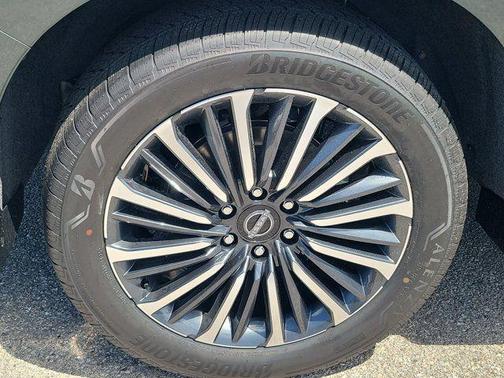 Alpine Metallic/Super Black 2026 Nissan Armada Platinum Reserve
