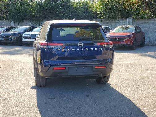 2022 Nissan Pathfinder S 2WD