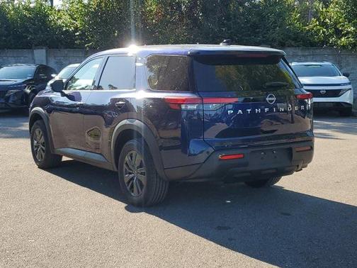2022 Nissan Pathfinder S 2WD