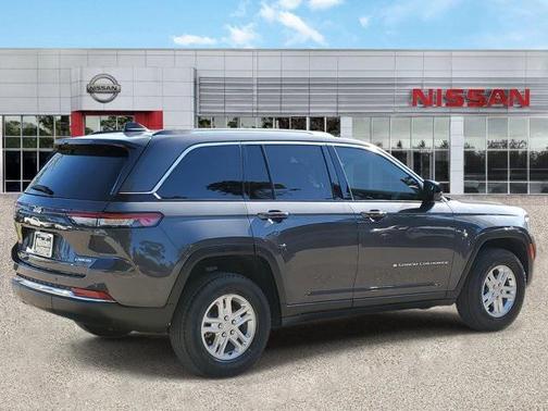 2022 Jeep Grand Cherokee Laredo