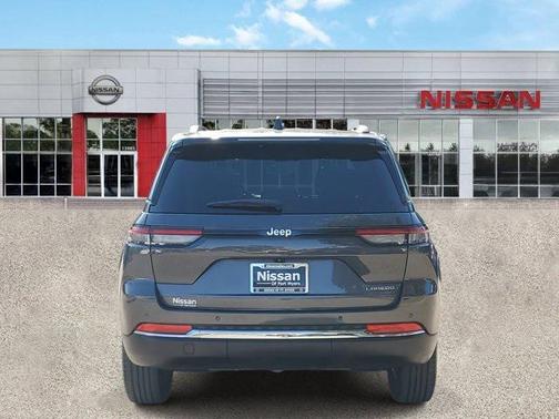 2022 Jeep Grand Cherokee Laredo