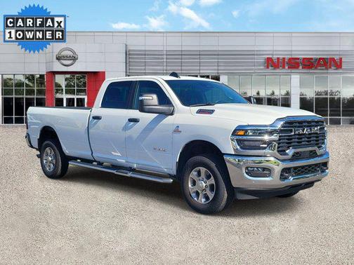 Bright White Clearcoat 2026 RAM 2500 Big Horn Crew Cab 4x4 8' Box