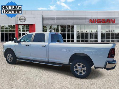 Bright White Clearcoat 2026 RAM 2500 Big Horn Crew Cab 4x4 8' Box