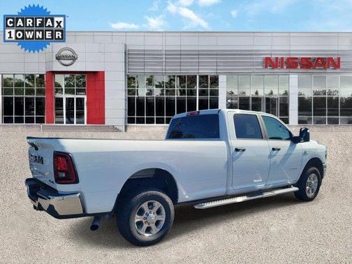 Bright White Clearcoat 2026 RAM 2500 Big Horn Crew Cab 4x4 8' Box