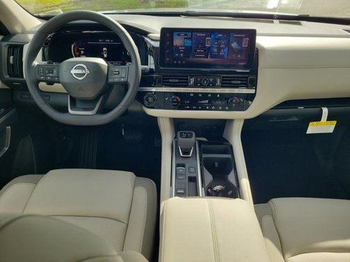 Everest White Pearl Tricoat 2026 Nissan Pathfinder SL