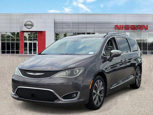 Granite Crystal Metallic Clearcoat 2017 Chrysler Pacifica Limited