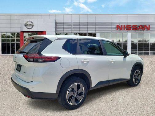 Everest White Pearl 2025 Nissan Rogue SV