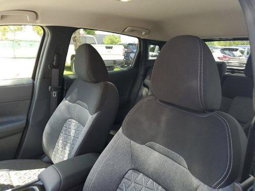 Aspen White Tricoat 2026 Nissan Kicks SV