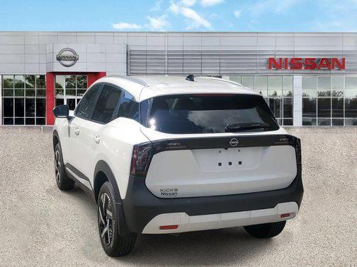 Aspen White Tricoat 2026 Nissan Kicks SV