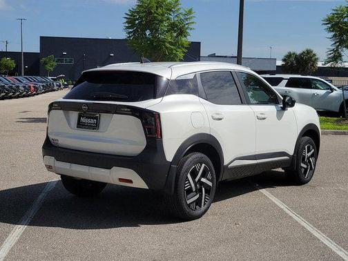 Aspen White Tricoat 2026 Nissan Kicks SV