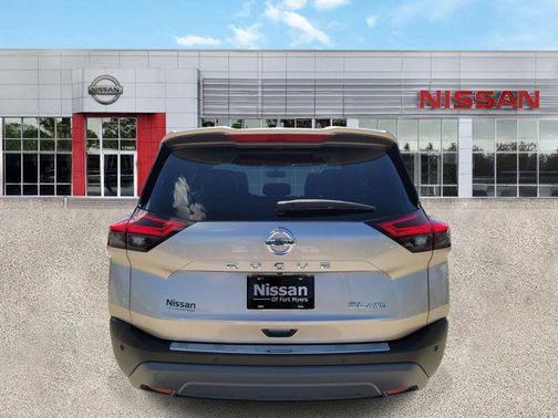 Champagne Silver Metallic 2021 Nissan Rogue SL