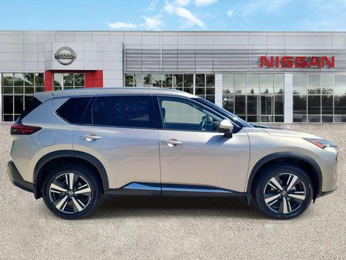 Champagne Silver Metallic 2021 Nissan Rogue SL