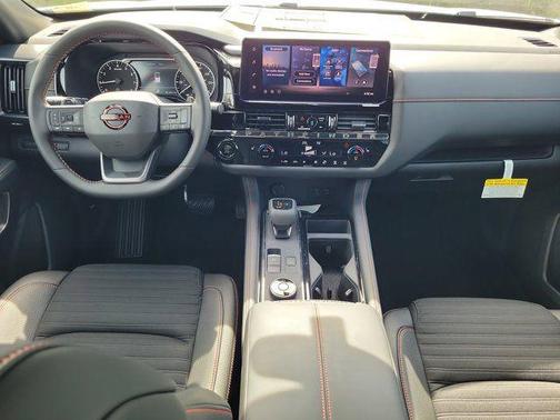 Everest White Pearl Tricoat/Super Black 2026 Nissan Pathfinder Rock Creek