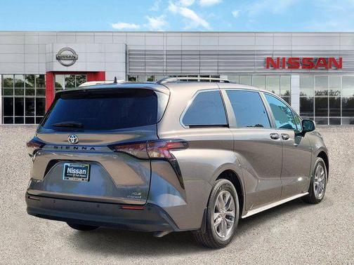 Predawn Gray Mica 2024 Toyota Sienna XLE