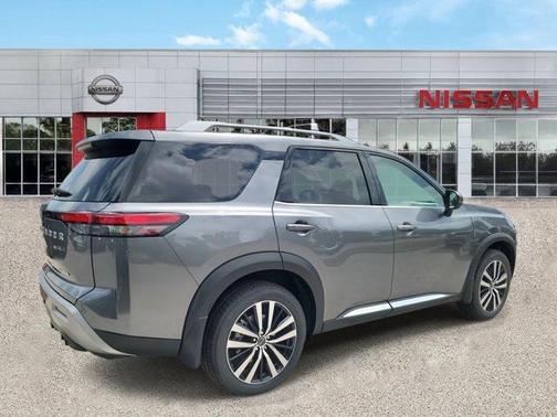 2025 Nissan Pathfinder Platinum FWD
