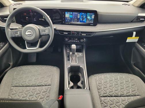 Aspen White Tricoat/Super Black 2027 Nissan Kicks SV