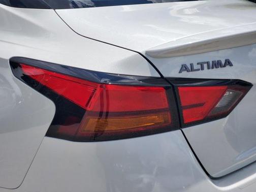 2025 Nissan Altima SR FWD