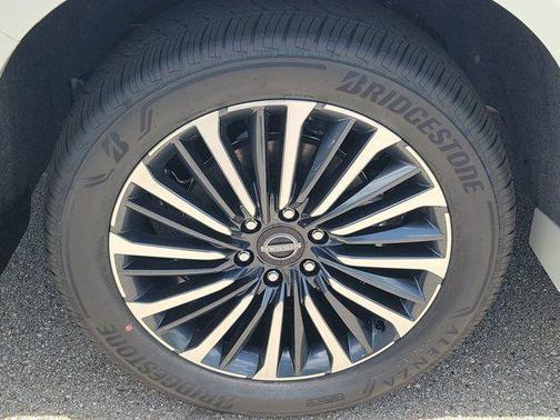 Everest White Pearl Tricoat 2026 Nissan Armada Platinum Reserve