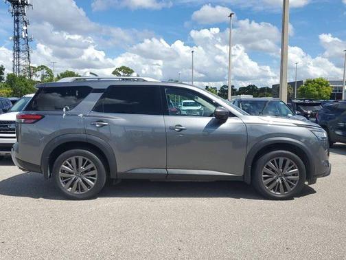 2024 Nissan Pathfinder SL FWD