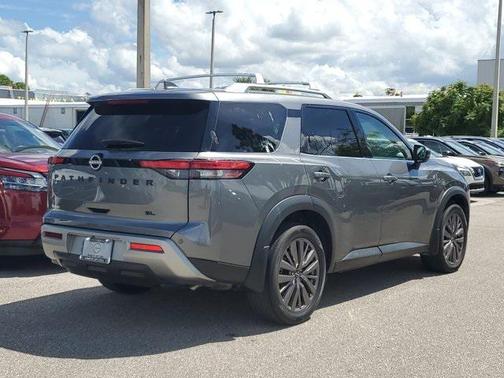 2024 Nissan Pathfinder SL FWD