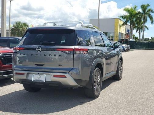 2024 Nissan Pathfinder SL FWD
