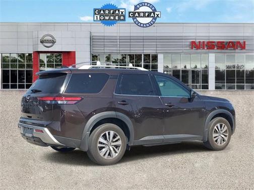 2022 Nissan Pathfinder SL 4WD