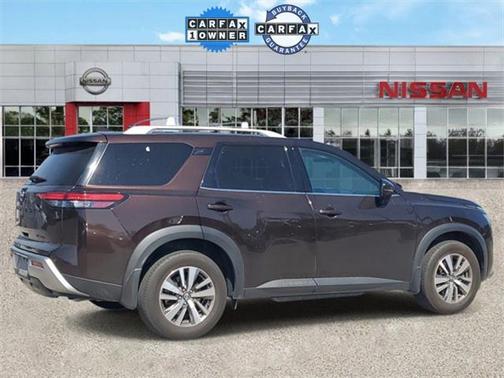 2022 Nissan Pathfinder SL 4WD
