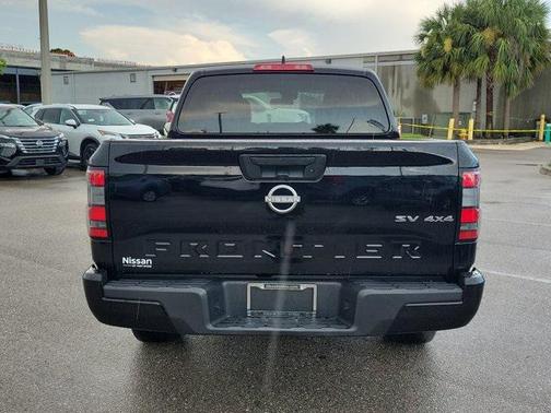 2023 Nissan Frontier SV