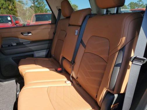 2025 Nissan Pathfinder Platinum FWD