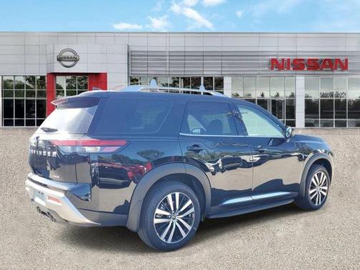 2025 Nissan Pathfinder Platinum FWD