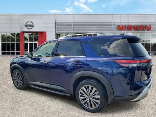 Deep Ocean Blue Pearl 2024 Nissan Pathfinder SL FWD