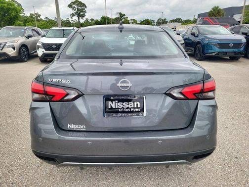 Gun Metallic 2025 Nissan Versa 1.6 SV