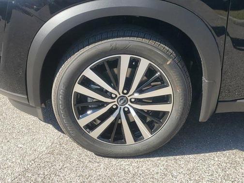 2025 Nissan Pathfinder Platinum FWD