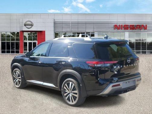 2025 Nissan Pathfinder Platinum FWD