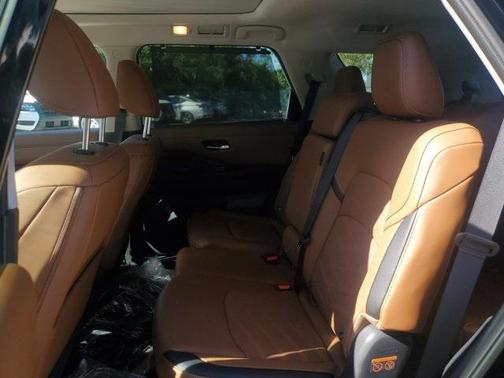 2025 Nissan Pathfinder Platinum FWD