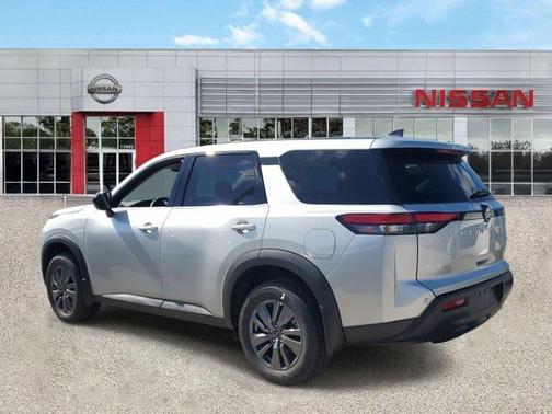 2025 Nissan Pathfinder S FWD