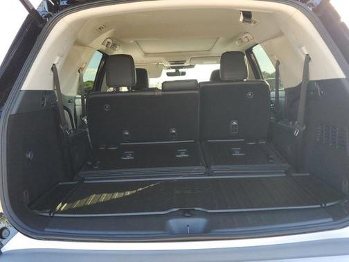 2025 Nissan Pathfinder Platinum FWD