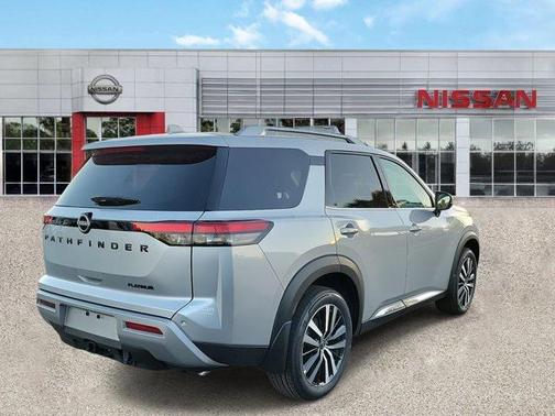 2025 Nissan Pathfinder Platinum FWD