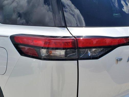 2025 Nissan Pathfinder Platinum FWD