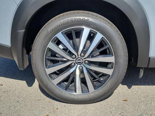 2025 Nissan Pathfinder Platinum FWD