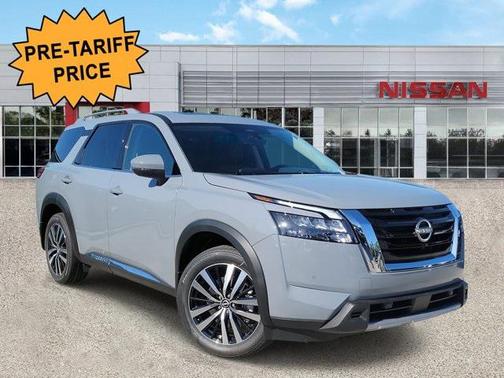 2025 Nissan Pathfinder Platinum FWD