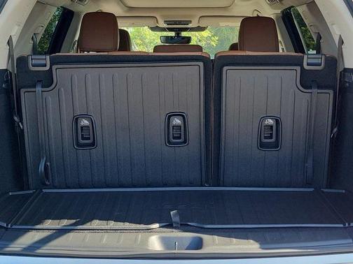 2025 Nissan Pathfinder Platinum FWD