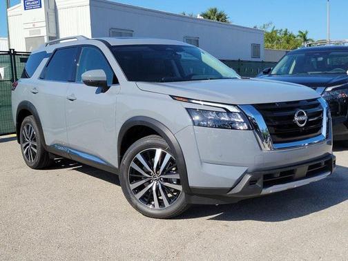 2025 Nissan Pathfinder Platinum FWD